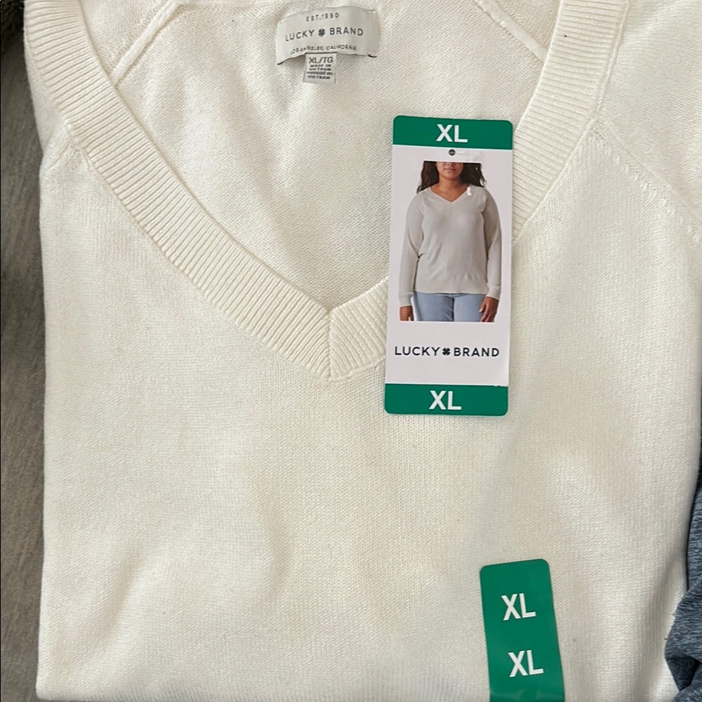 Women’s NWT Lucky Brand White V-Neck Sweater size M, L and Xl- only M available